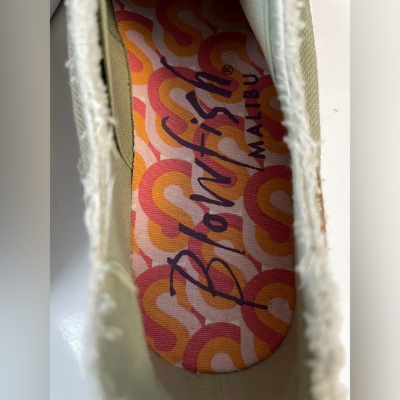 BLOWFISH MALIBU LACELESS SLIP ON SNEAKERS. WOMEN’S SIZE 9. Worn once. Like new! - Picture 3 of 9